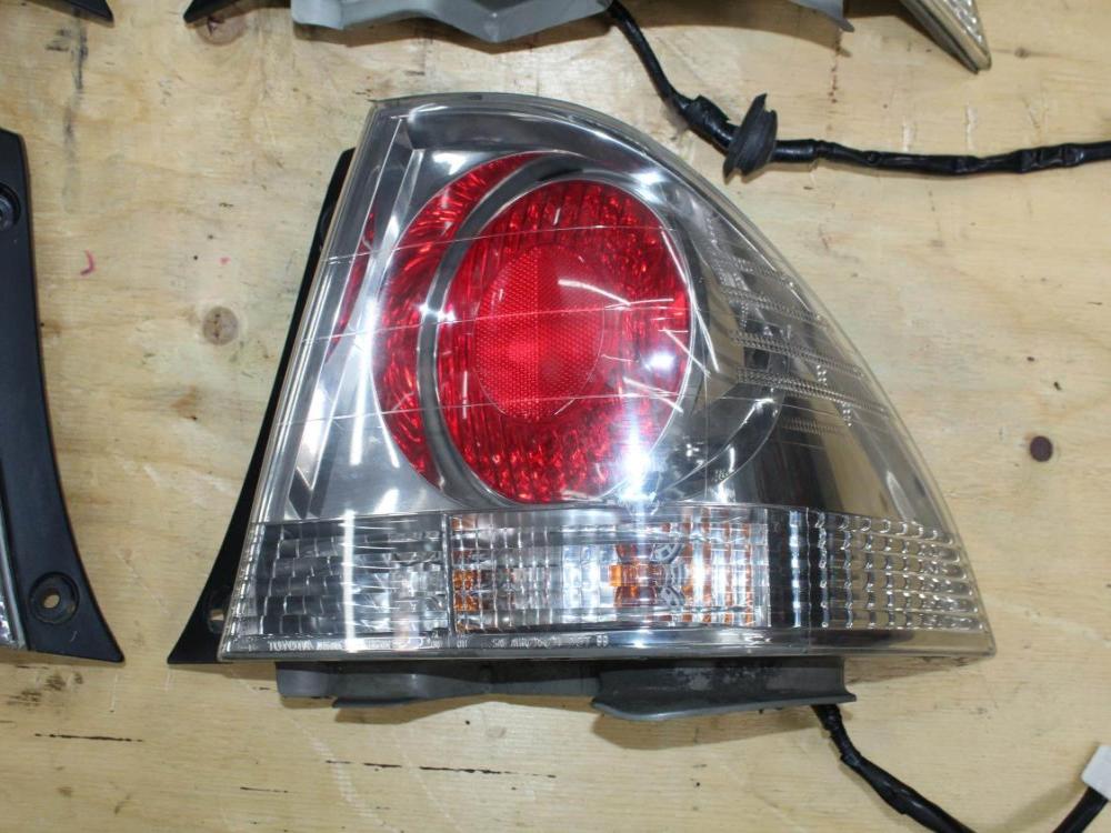 JDM TOYOTA ALTEZZA 98-05 LEXUS IS300 SXE10 OEM TAIL LIGHTS: Image 2