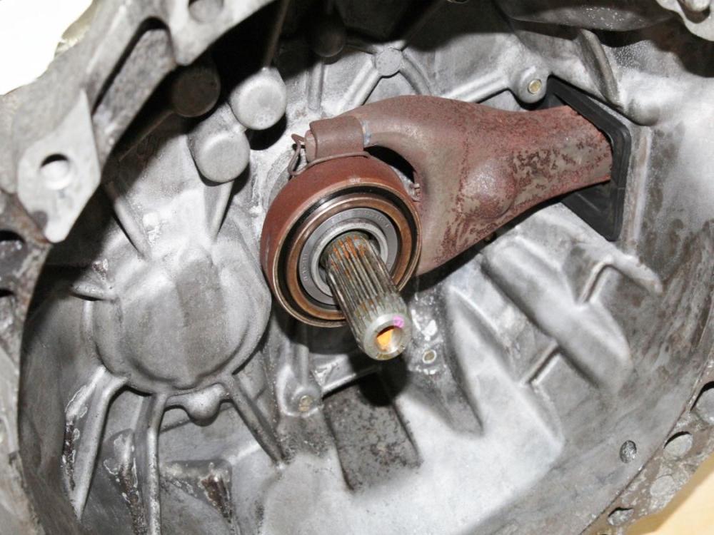 Low Mileage Celica GT-S C60 6 Speed Transmission 00-05: Image 3