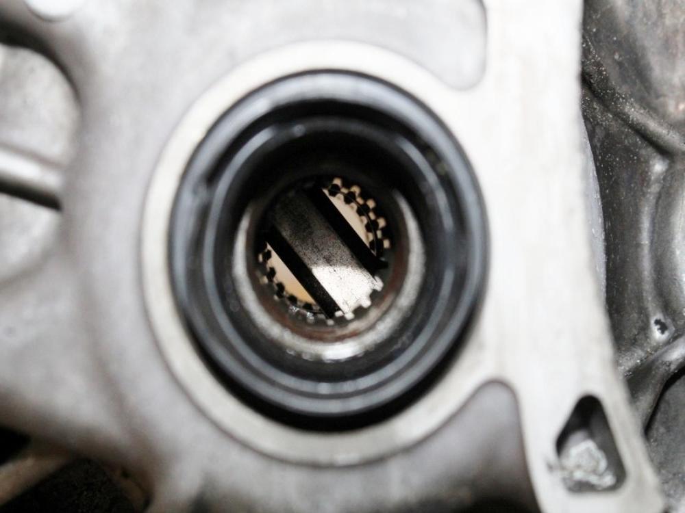 JDM 2000-2005 Toyota Celica GT 1.8L 5-Speed Manual Transmission: Image 4